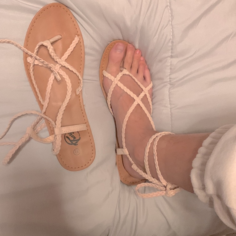 4pcs for $20 in my store ‼️ Trary shoes leather band never worn